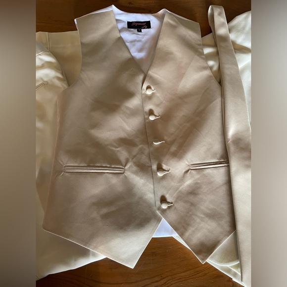 BRYAN MICHAELS Men’s Ivory Slim Fit 2 Piece Tuxedo W/Champagne 4 Piece Vest Set - Picture 4 of 17